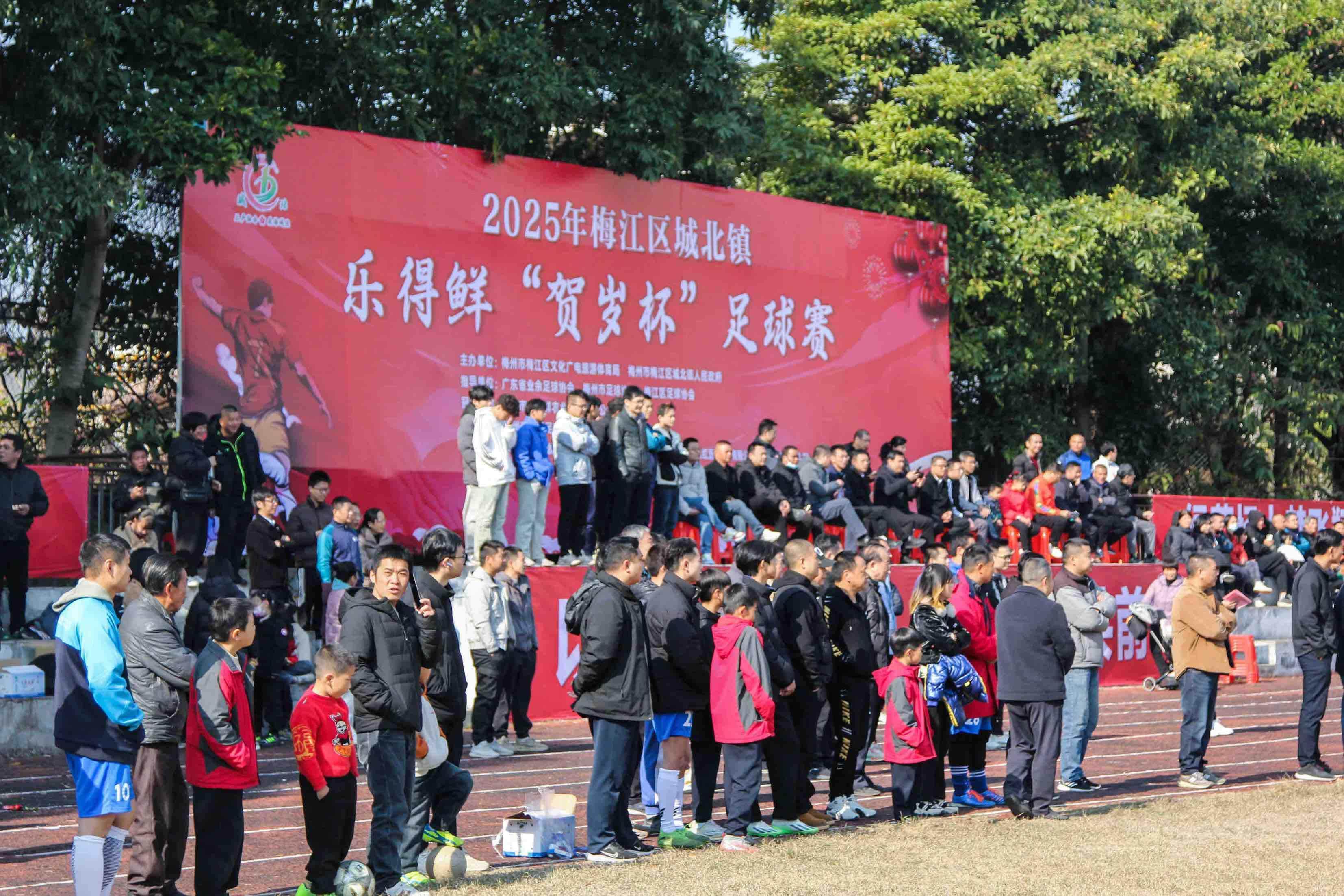 德赢体育官网-最新足球赛事：女足擂台赛引爆热点